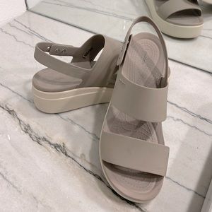 Crocs Brooklyn Low Wedge